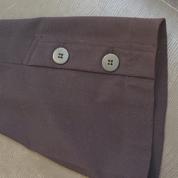 Cropped Stretch Capri Dress Pant with Button Detailing - Picture 3 of 4